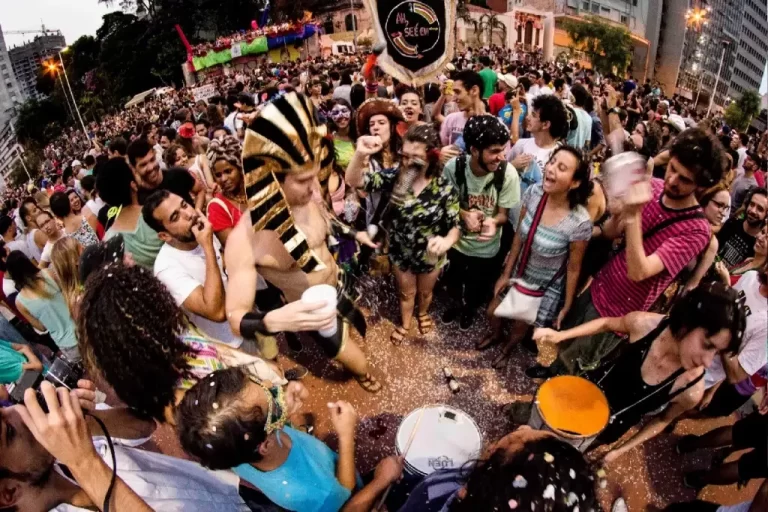Carnaval 2024: SP anuncia calendário dos blocos de rua; veja datas e horários Carnaval 2024: SP anuncia calendário dos blocos de rua; veja datas e horários