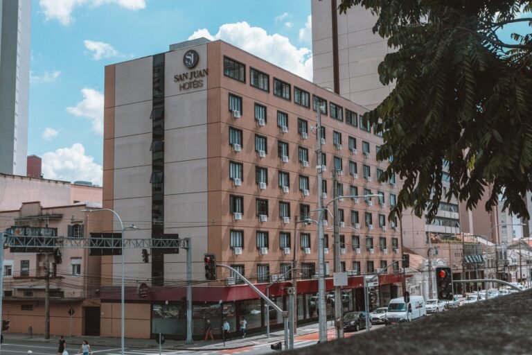 Primeiro hotel da rede SJ Hotéis & Resort, o SJ Executive, é referência em Curitiba