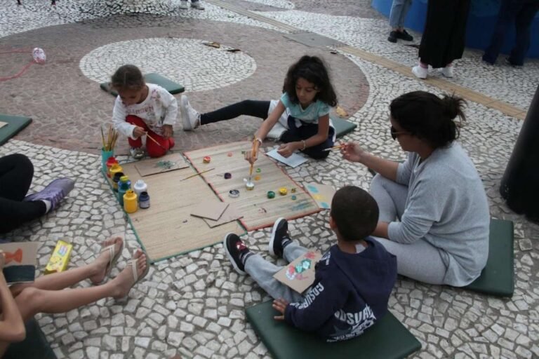 Evento no Aquário de Santos destaca habilidades artísticas de crianças em pinturas de animais marinhos Evento no Aquário de Santos destaca habilidades artísticas de crianças em pinturas de animais marinhos