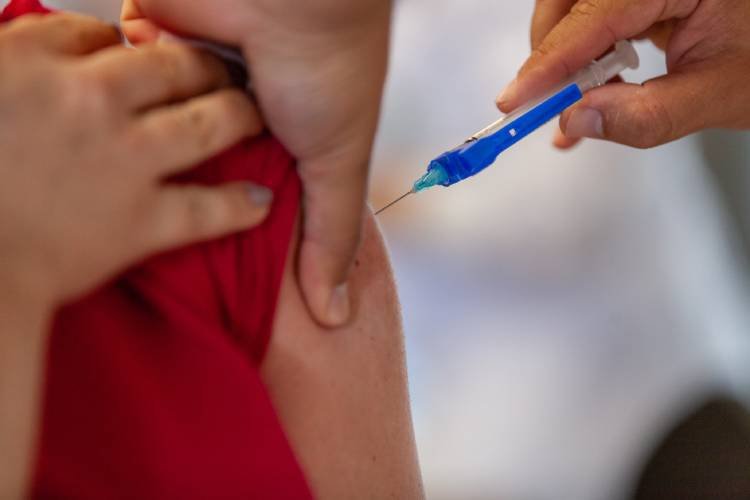 Governo de SP anuncia liberação de vacina contra a gripe para toda a população