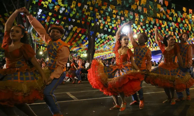 Show de Ana Castela na festa de São João da Bahia é transmitido pela TV Brasil