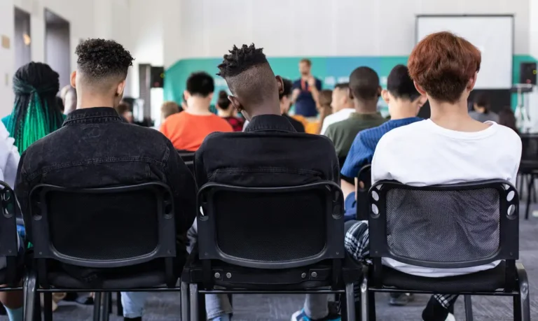Avaliação global da OCDE sobre pensamento inovador de estudantes