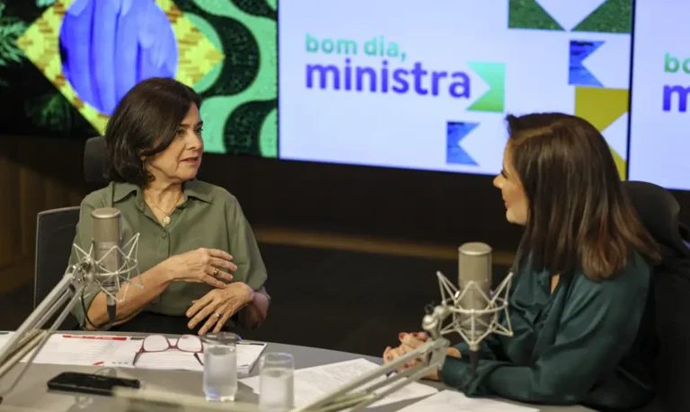 Ministra da Saúde expressa satisfação com resultados da vacinação infantil