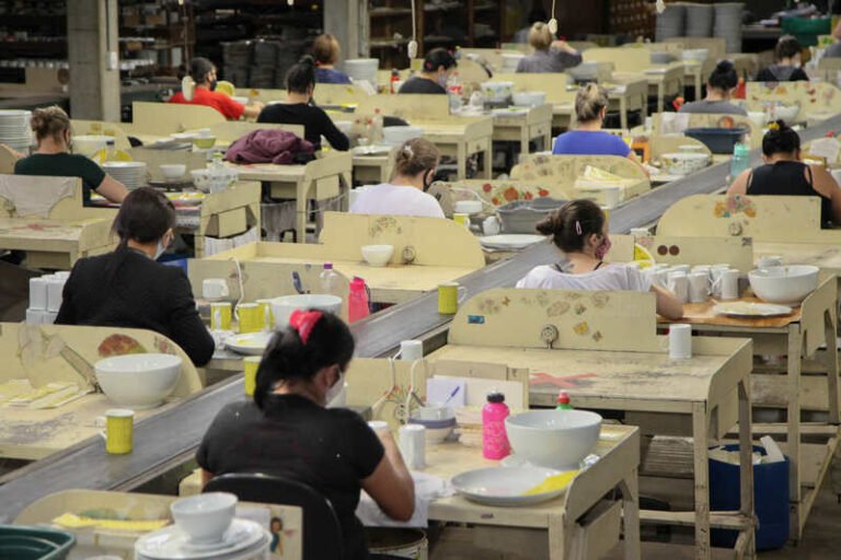 331 municípios paranaenses têm saldo positivo de geração de empregos em 2024 331 municípios paranaenses têm saldo positivo de geração de empregos em 2024