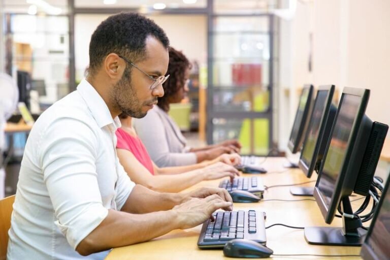 Governo de SP abre mais 3,5 mil vagas para curso do Google Cloud com foco em IA Governo de SP abre mais 3,5 mil vagas para curso do Google Cloud com foco em IA