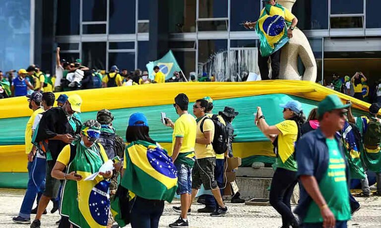 PT pede arquivamento de PL que anistia condenados pelo 8/1 PT pede arquivamento de PL que anistia condenados pelo 8/1