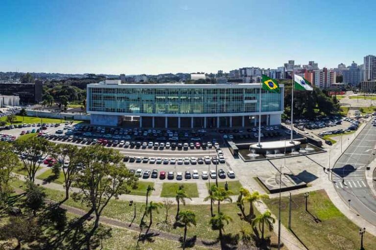 Novo boletim econômico destaca crescimento do Paraná e empregabilidade de jovens Novo boletim econômico destaca crescimento do Paraná e empregabilidade de jovens