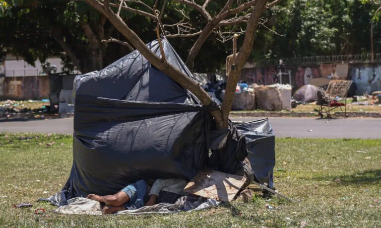 Aumenta em 25% o número de pessoas em situação de rua no país Aumenta em 25% o número de pessoas em situação de rua no país