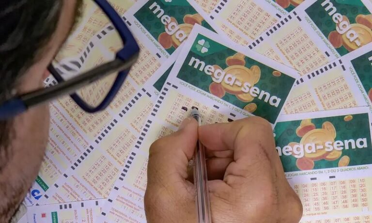 Mega-Sena acumula e prêmio vai a R$ 6 milhões Mega-Sena acumula e prêmio vai a R$ 6 milhões