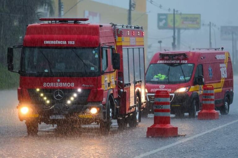 Chuvas em SC: equipes do Governo do Estado trabalham no auxílio à população atingida; Litoral é a região com mais ocorrências Chuvas em SC: equipes do Governo do Estado trabalham no auxílio à população atingida; Litoral é a região com mais ocorrências