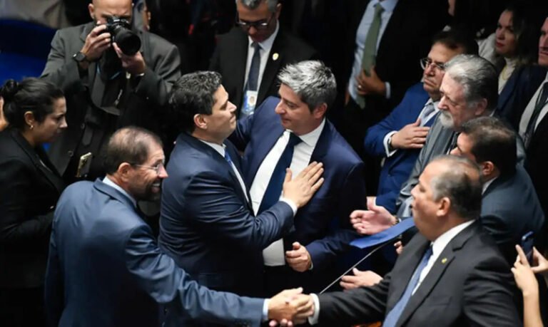 Davi Alcolumbre é eleito presidente do Senado com ampla maioria Davi Alcolumbre é eleito presidente do Senado com ampla maioria