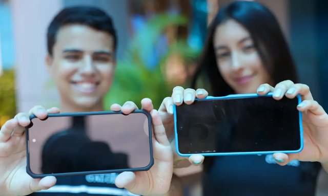 Proibição de celular na escola é bem-vinda, mas não é suficiente Proibição de celular na escola é bem-vinda, mas não é suficiente