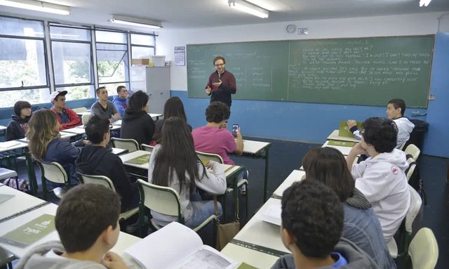 Câmara aprova proposta que proíbe escolas de recusar matrículas Câmara aprova proposta que proíbe escolas de recusar matrículas