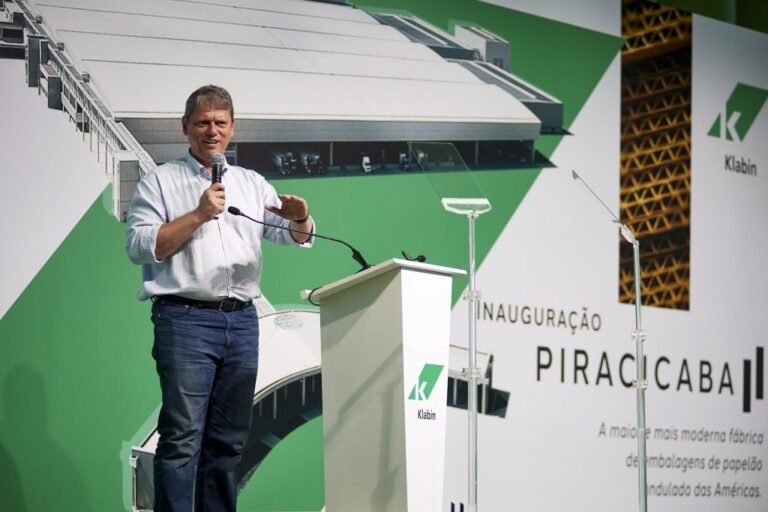 SP atrai R$ 1,56 bi em investimentos privados com inauguração da Klabin em Piracicaba SP atrai R$ 1,56 bi em investimentos privados com inauguração da Klabin em Piracicaba