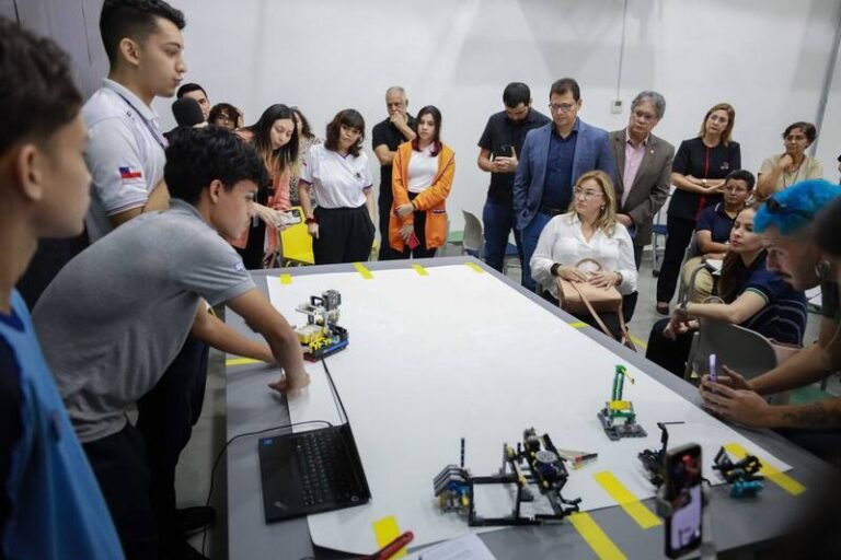 Amazonas vai implantar programa de robótica nas escolas de comunidades ribeirinhas e indígenas Amazonas vai implantar programa de robótica nas escolas de comunidades ribeirinhas e indígenas