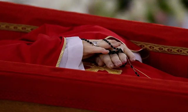 Papa Francisco: velório é aberto ao público no Vaticano Papa Francisco: velório é aberto ao público no Vaticano