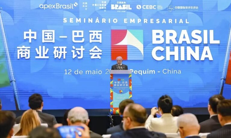 China ampliará em US$ 27 bilhões investimentos no Brasil, anuncia Lula China ampliará em US$ 27 bilhões investimentos no Brasil, anuncia Lula